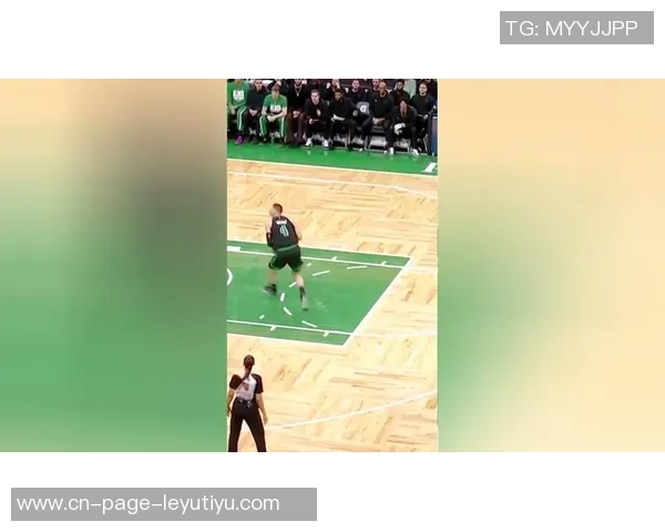 怀特称与武切维奇挡拆配合默契增强球队进攻武器提升整体表现 怀特称与武切维奇挡拆配合默契增强球队进攻武器提升整体表现